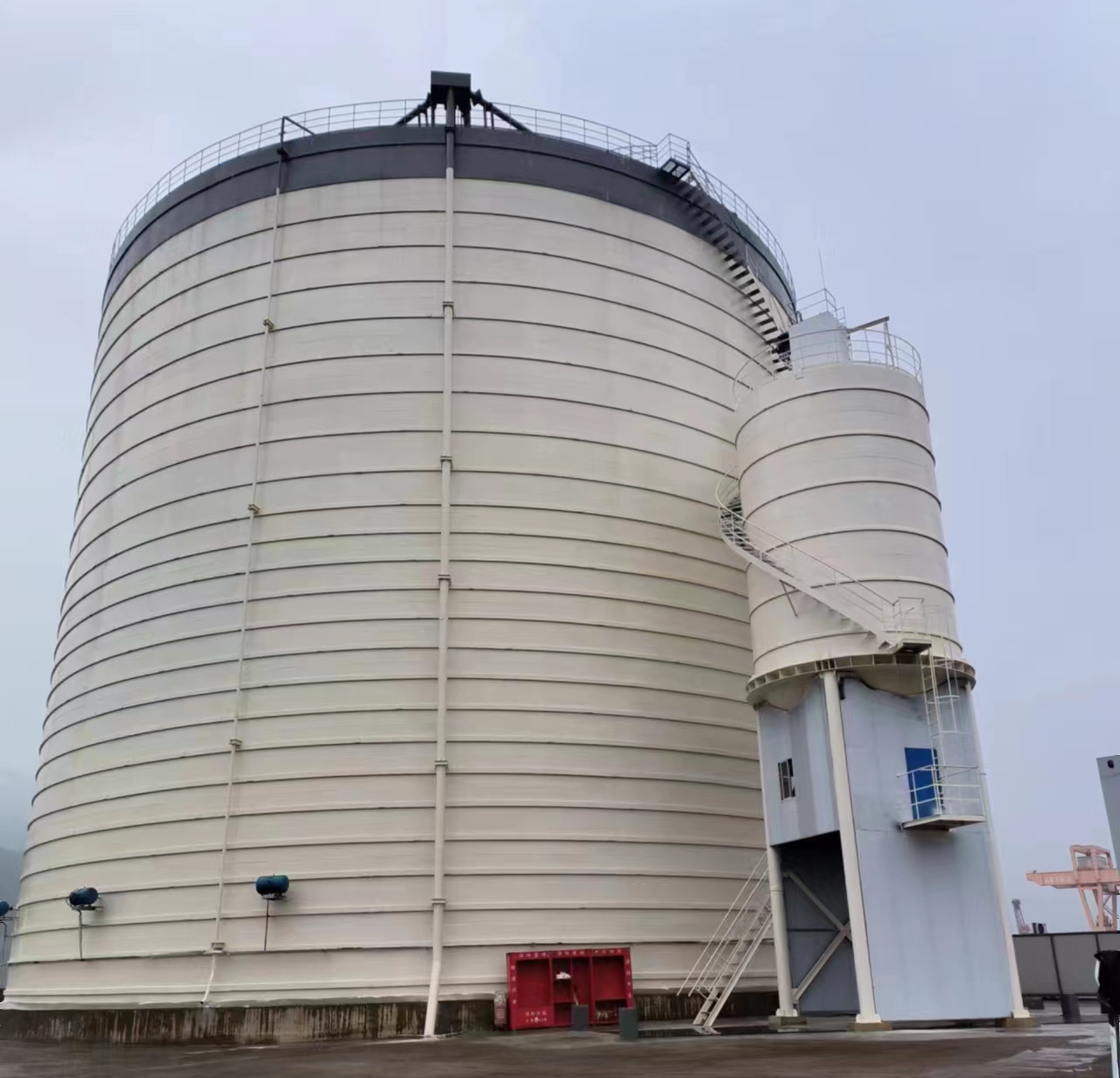 西湖10万吨水泥钢板库